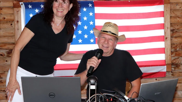 Die Veranstalter Waltraud Wodlei und Günther Wodlei alias „Dj Woody“.
