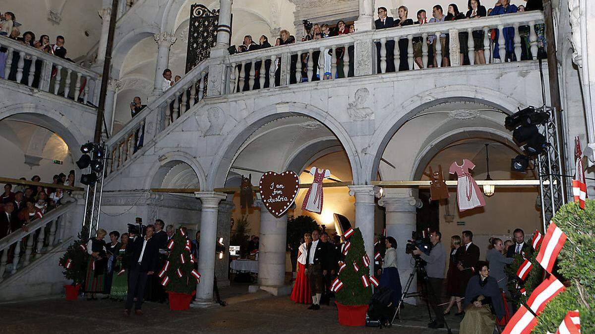 Das Schloss Porcia ist der ideale Rahmen für eine rauschende Ballnacht - wie hier beim Pulcinella Ball 2017