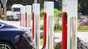 Schnellladen (hier eine Tesla-Ladestation) soll in Zukunft einfacher werden