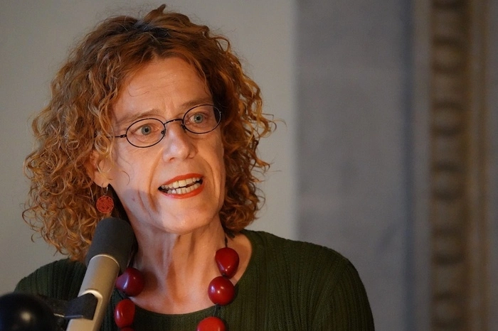 Elisabeth Kleinwächter leitet seit 2019 die Galerie Porcia im aigen Schloß. In Ihrer Zeit wurden Einzelausstellungen von Tomassetti, Kropiunik, Daborer, Gredler, Hollauf, Libiseller, Lojen, Obermoser, Osinger, Gasser-Pirker, Manig, Sorta und Bockelmann.