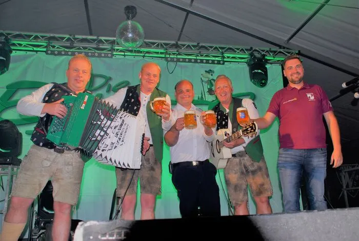 Gleich zwei Tage lang herrschte zu Pfingsten in Rollsdorf ausgelassene Stimmung.