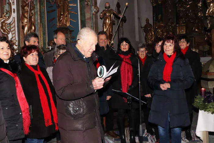 Besinnliche Gedichte gab es von Pfarrer Raimund Berger.