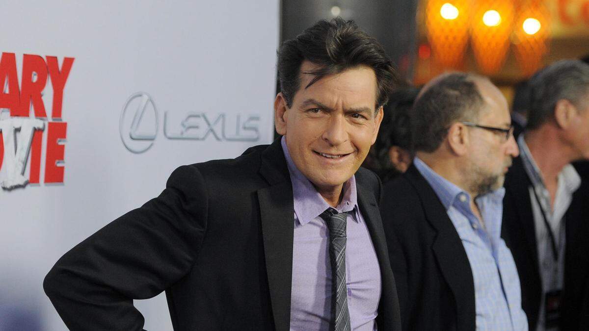 Charlie Sheen hatte einen Wickel mit der Nachbarin und wurde angegriffen 