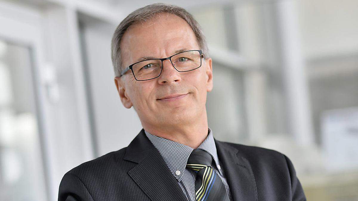 Walter Schneider ist Professor an der FH Kärnten