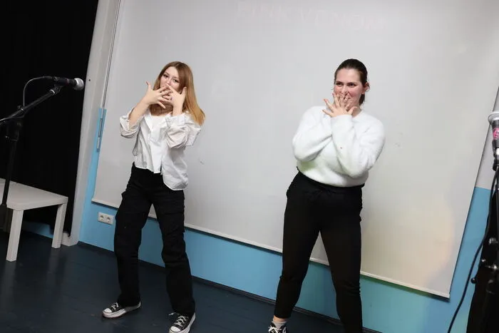 ... eine "Random-Dance-Challange" ...
