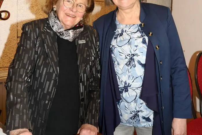 Die Schloßherrin Elisabeth Sickl (am Foto links) konnte sich über zwei ausverkaufte Veranstaltungen freuen!