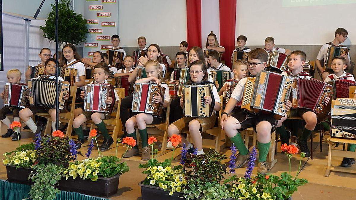 Das Harmonieorchester Mautern/Liesingtal-St- Peter-Freienstein begeisterte bei der Eröffnung