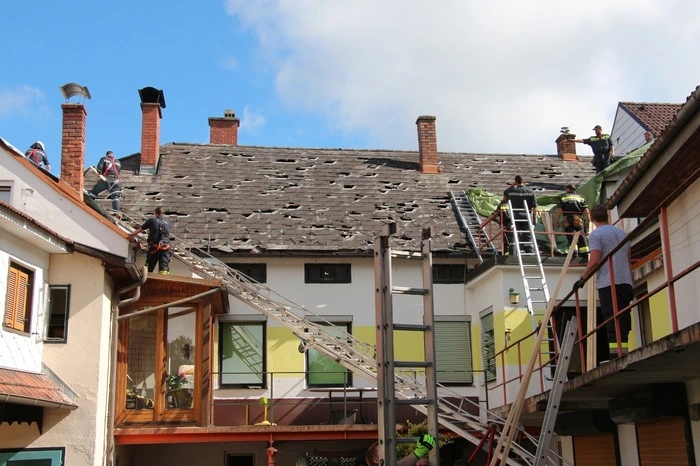 Das Unwetter und seine Folgen sind Gesprächsthema Nummer eins.