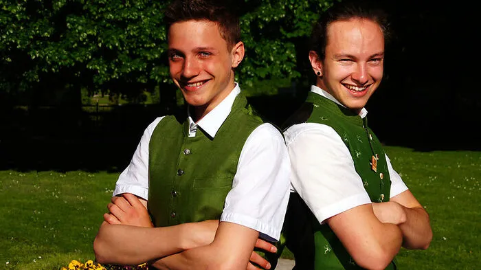 Lachen wie die Spitzbuben: „Laubenspitzbuam“ Florian und Raphael