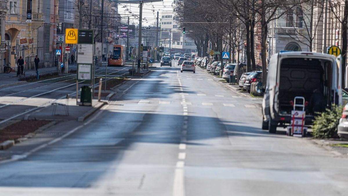 Gespenstisch leer sind die Grazer Straßen momentan - trotzdem sollte man der Versuchung widerstehen, aufs Gas zu drücken.