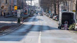 Gespenstisch leer sind die Grazer Straßen momentan - trotzdem sollte man der Versuchung widerstehen, aufs Gas zu drücken.