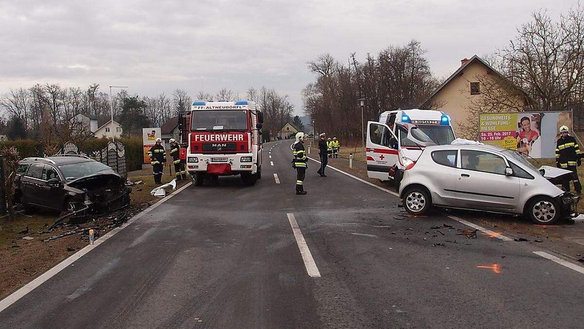 In Pfarrsdorf ereignete sich Donnerstagfrüh ein Frontalzusammenstoß mit zwei PKW.