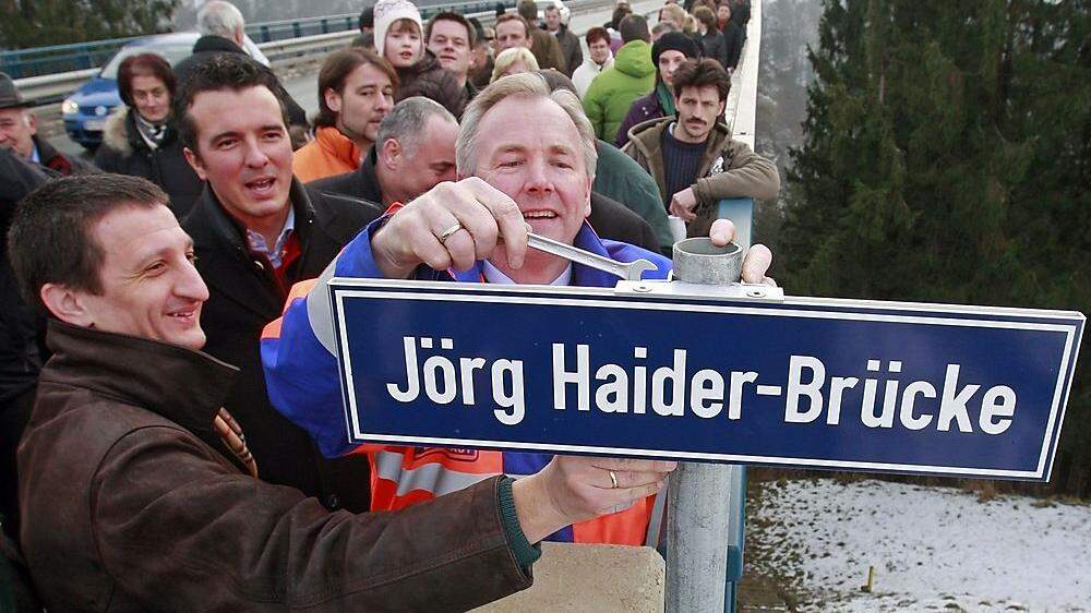 Der damalige Landeshauptmann Gerhard Dörfler machte die Lippitzbachbrücke 2009 zur Jörg-Haider-Brücke