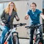 Elisabeth Hutter und Michael Friesenbichler vor einer ihrer E-Bike-Boxen