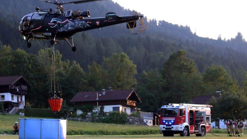 Waldbrand in steilem Gelände in Salzburg vorerst gelöscht