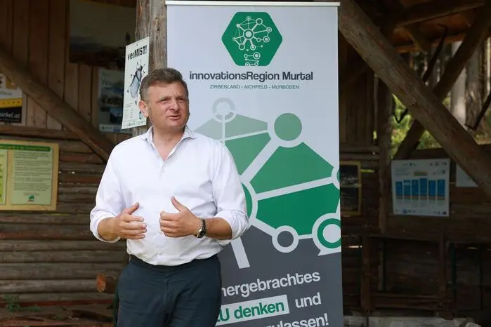Projektbegleiter Markus Habisch erläuterte die pädagogischen und gestalterischen Neuerungen entlang des Weges.