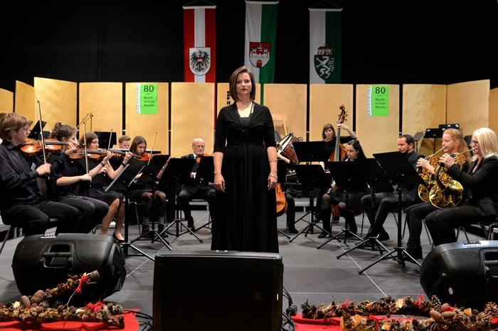 Auch kleinere kammermusikalische Besetzungen wurden präsentiert: Anna Gitschthaler (Hochschule Zürich) und Florian Fradler (Universität Graz) repräsentierten als Gastmusiker die ehemaligen Musikschüler, gemeinsam mit dem Kammerorchester im „Exsultate Jubilate“ von W.A. Mozart.