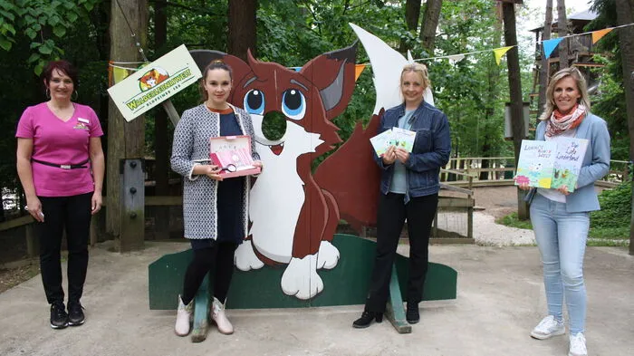 Walderlebniswelt-Leiterin Karin Berthold, Schauspielerin Désirée von Delft, Sängerin Iva Schell und Michaela Schliefni vom Verlag Karamedia (von links)