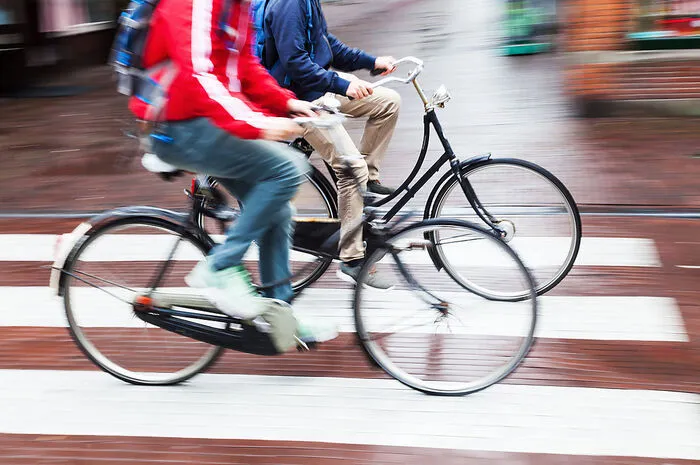 Das Ziel ist formuliert und beschlossen: Reduzierung des Auto- und Anstieg des sanften Verkehrs. An der Umsetzung hapert es aber weitgehend. Einzelne Pilotprojekte machen Hoffnung, beim konsequenten Ausbau des Radverkehrs ist aber noch Luft nach oben.