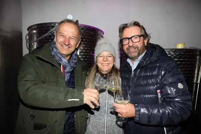 Bei den Winzern Christina und Christoph Maltschnig hatten beim „Tag der offenen Kellertür“ die Weinliebhabern auch die Möglichkeit die speziellen Weinsorten zu Verkosten.
