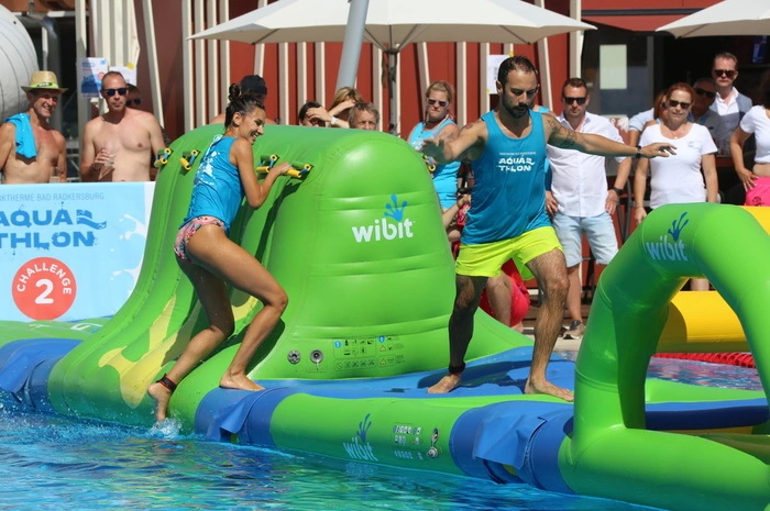 Vor allem das Water Bouldern, wie hier mit den Dancing-Stars Vesela Dimova und Danilo Campisi …