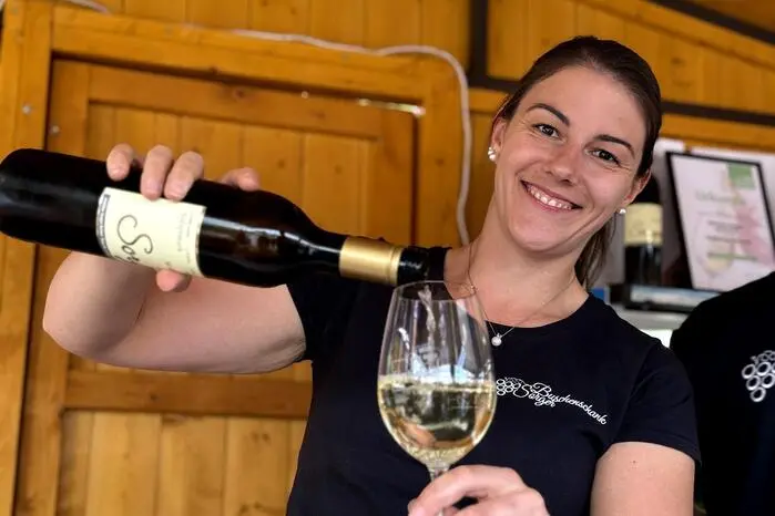 Beim größten Weinfest in der Region kredenzten zwölf Qualitätswinzer aus der Oststeiermark und dem Südburgenland ihre besten „Tröpferl“.