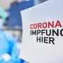 Corona-Impfung hier in Impfzentrum von Gesundheitsamt bei Covid-19 Pandemie