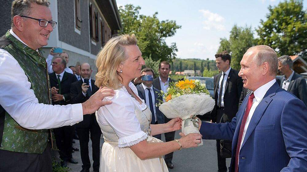 Das Ehepaar Kneissl mit Gast Wladimier Putin