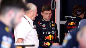 Helmut Marko im Gespräch mit Max Verstappen