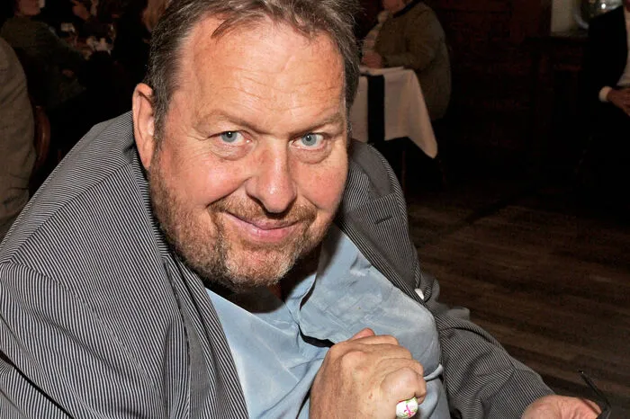 Ottfried Fischer. Der "Bulle von Tölz"-Darsteller nimmt sein fortschreitendes Handicap mit Humor - "keine Angst, ich mache keine Schüttelreime!". Trotzdem ist der zweifache Vater immer seltener im Fernsehen zu sehen.
