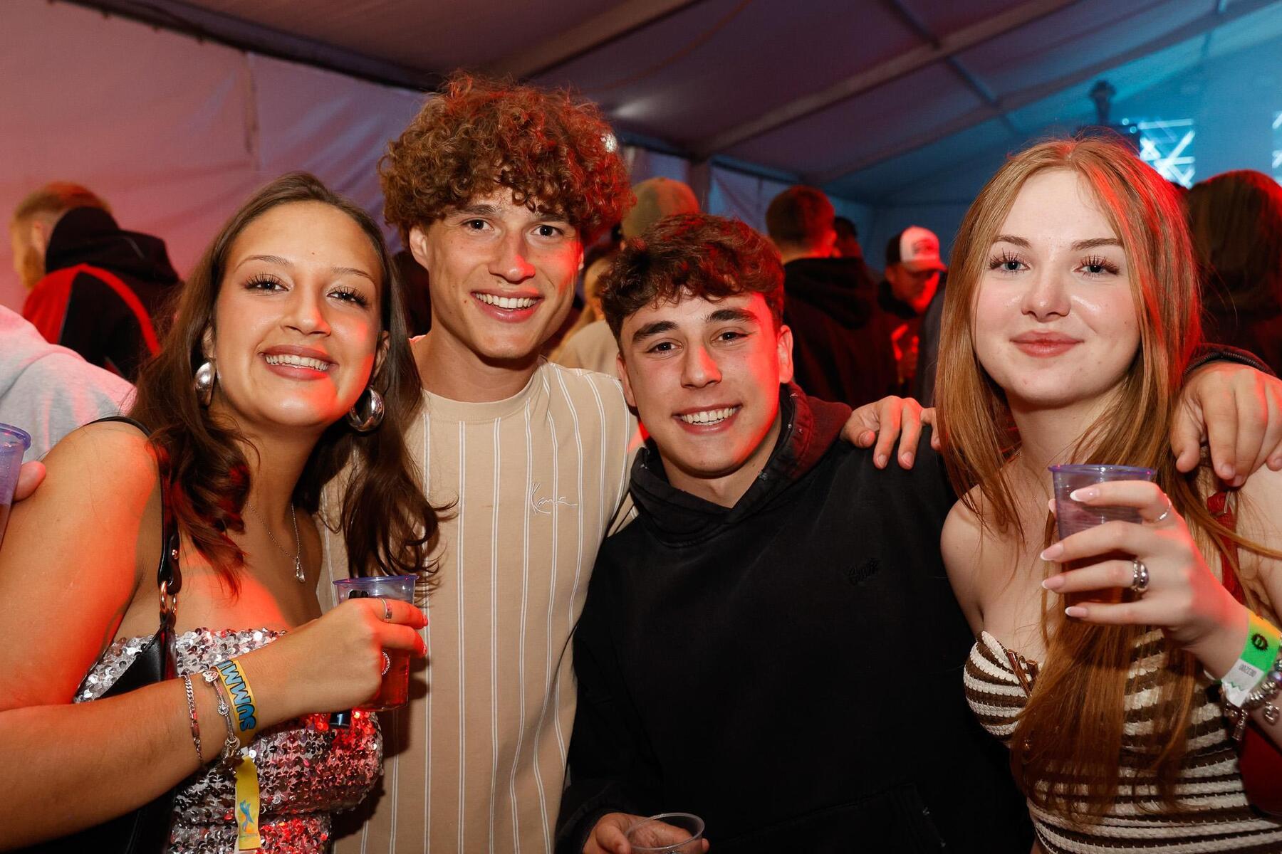 Fotos, Fotos, Fotos: Volles Festgelände und beste Stimmung bei „Summer and Sun“
