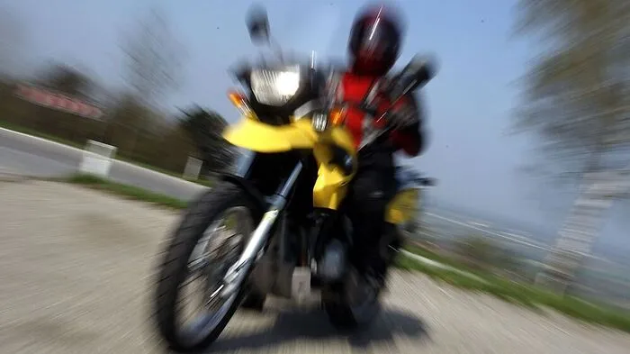 Ein Motorradlenker wurde leicht verletzt