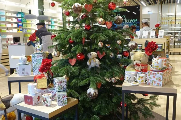 Weihnachtlich geschmückt.
