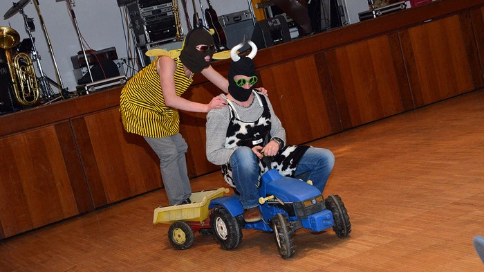 Der traditionelle Feuerwehrmaskenball der FF Stockenboi fand Samstagabend mit zahlreicher Beteiligung vieler toll maskierter Gruppen im Mehrzweckhaus in Zlan statt.