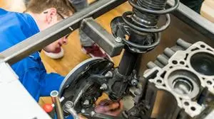 An den Werkboxen der "Kreativen Lehrlingswelten" bekommen Jugendliche einen praktischen Einblick in verschiedene Lehrberufe