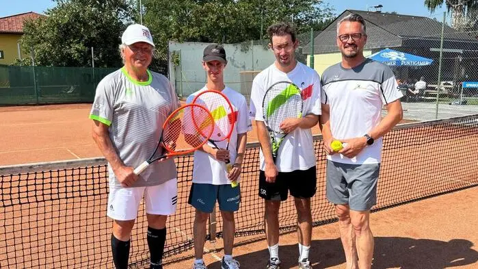 v.l.: Trainer Karl Rothschädl, Philipp Stiefmann, Sascha Rössl, TC-Obmann Stefan Lienhart
