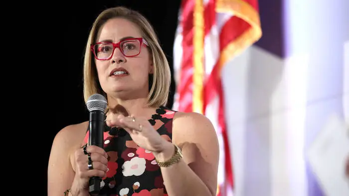 Kyrsten Sinema muss sich wegen Ehebruchs verantworten