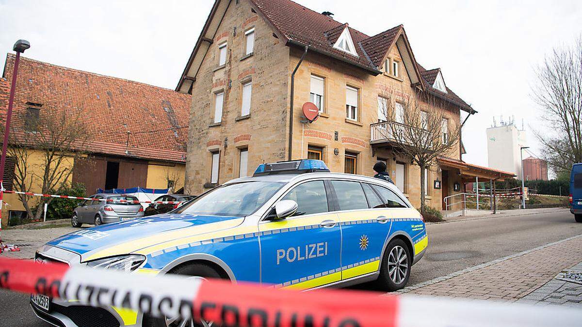  Sämtliche Räume des Tatorts in dem Gebäude seien durchsucht worden