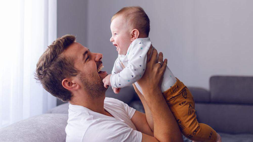Die Inanspruchnahme des Papa-Monats wird für Väter attraktiver