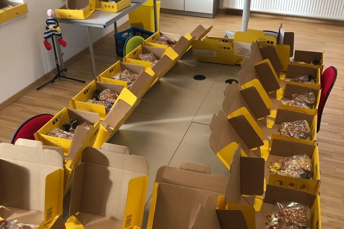 Typisch steirischer Baumbehang wurde in Paketen verschickt.