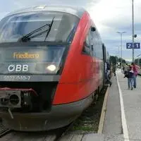 Die Thermenbahn führt von Fehring, über Fürstenfeld und Hartberg nach Friedberg – laut einem vermeintlichen ÖBB-Dokument soll zwischen den ersten drei Städten der Personenverkehr enden