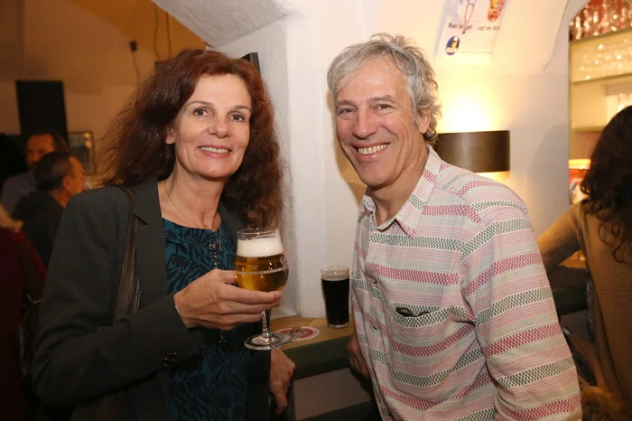 ... sowie „Steyrerhof“-Chef und Schönheitschirurg Harald Moshammer (am Foto mit Gattin Sabine) war es gelungen, das kongeniale Duo für einen Auftritt zu gewinnen. 