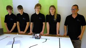 Vier Schüler des BG/BRG/BORG Köflach und ihr Lehrer Michael Hubmann vertraten die Weststeiermark beim RoboCup in Hannover