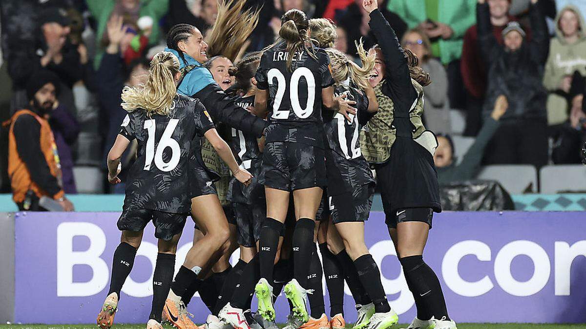 Neuseeland jubelt über einen 1:0-Sieg zum Auftakt der Frauen-WM