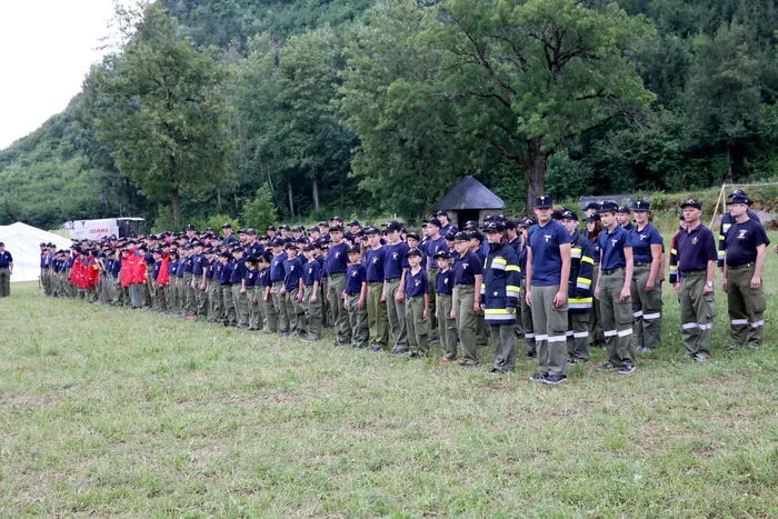 Zu den absoluten Höhepunkten des Treffens zählen die Eröffnungsfeier (Foto), die Lagerolympiade sowie die „Eroberung der Burg Hochosterwitz“ zu nächtlicher Stunde.
