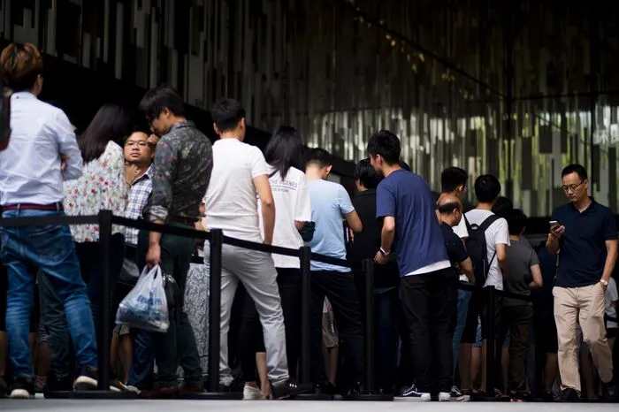 Dennoch bildeten sich in China lange Warteschlangen.