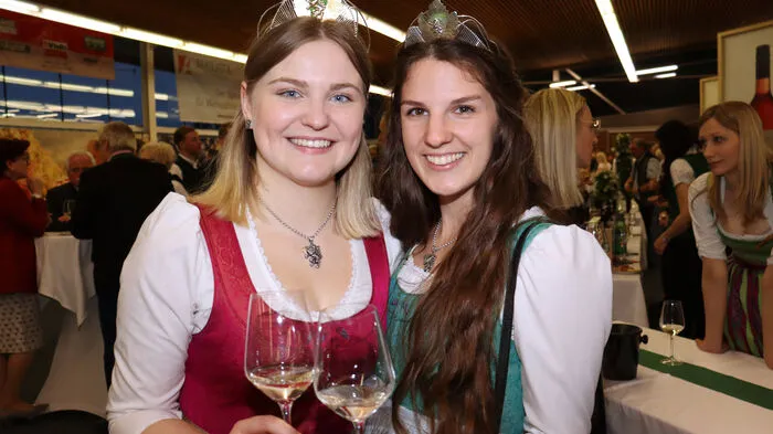 Zwei ausverkaufte Abende waren der beste Beweis für die Beliebtheit der Jahrgangspräsentation der Lipizzanerheimat-Winzer in der Mehrzweckhalle Stallhofen.