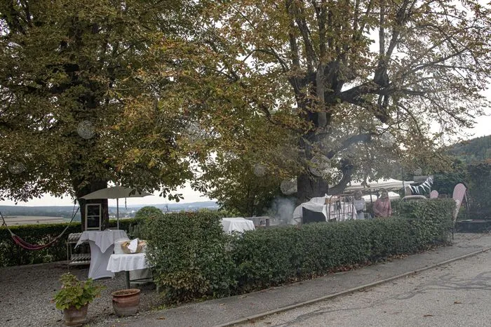 Küchenduft durchwehte den Gastgarten und an mehreren Stationen verlockten die kulinarischen Schmankerln