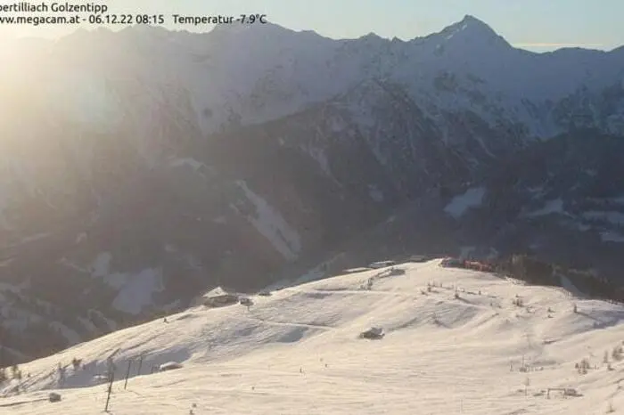 Das Golzentipp-Skigebiet ist zwar in weiß gefärbt, der Start in die Skisaison erfolgt allerdings erst am 17. November.