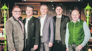 Walter Ofner (Ofner Immobilien), Johann Harkam  (RE/MAX White Horse), Andreas Glettler (Raiffeisen Immobilien), Michael Bakota (s REAL Immobilien) und Gerfried Peiner (Volksbank Immobilien)
